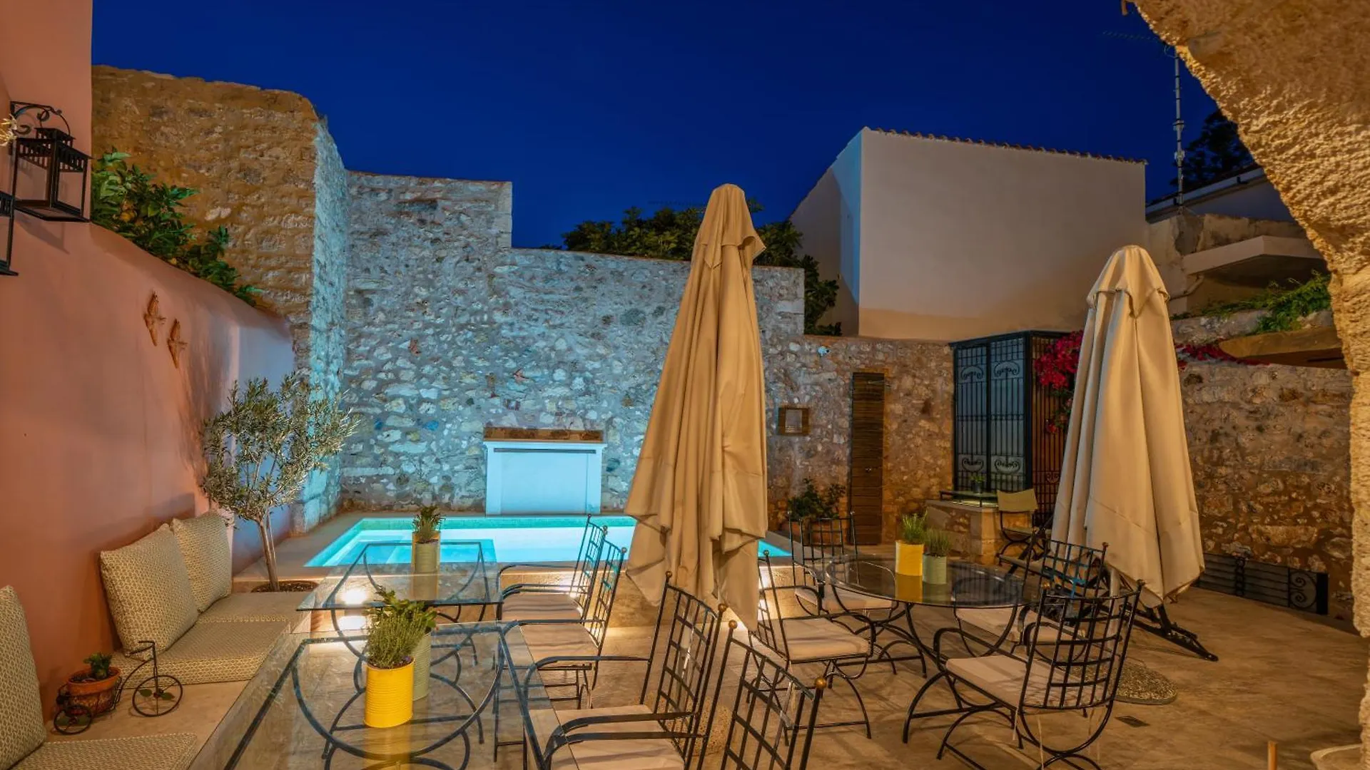 Phaedra Suites (Adults Only) Rétino Hotel