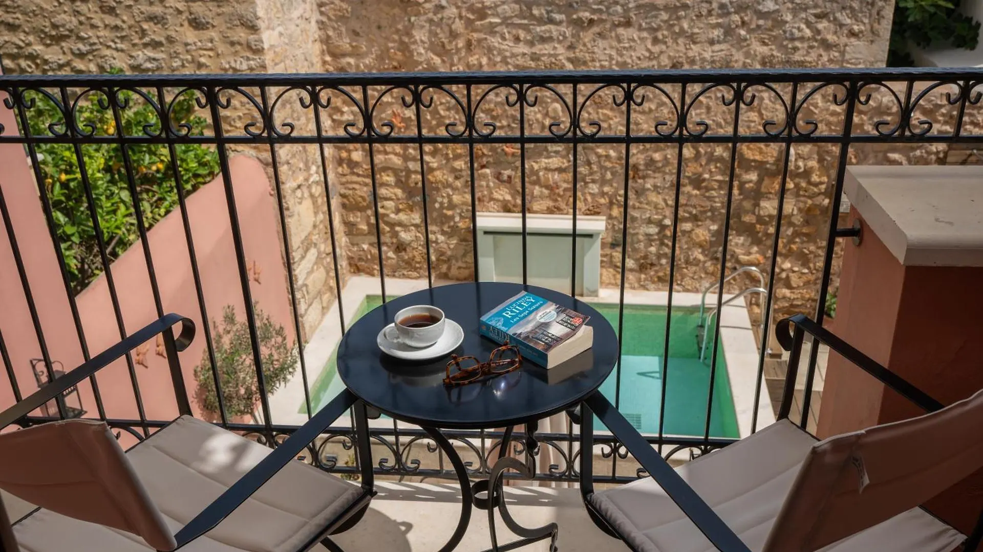 Phaedra Suites (Adults Only) Rétino 3*,